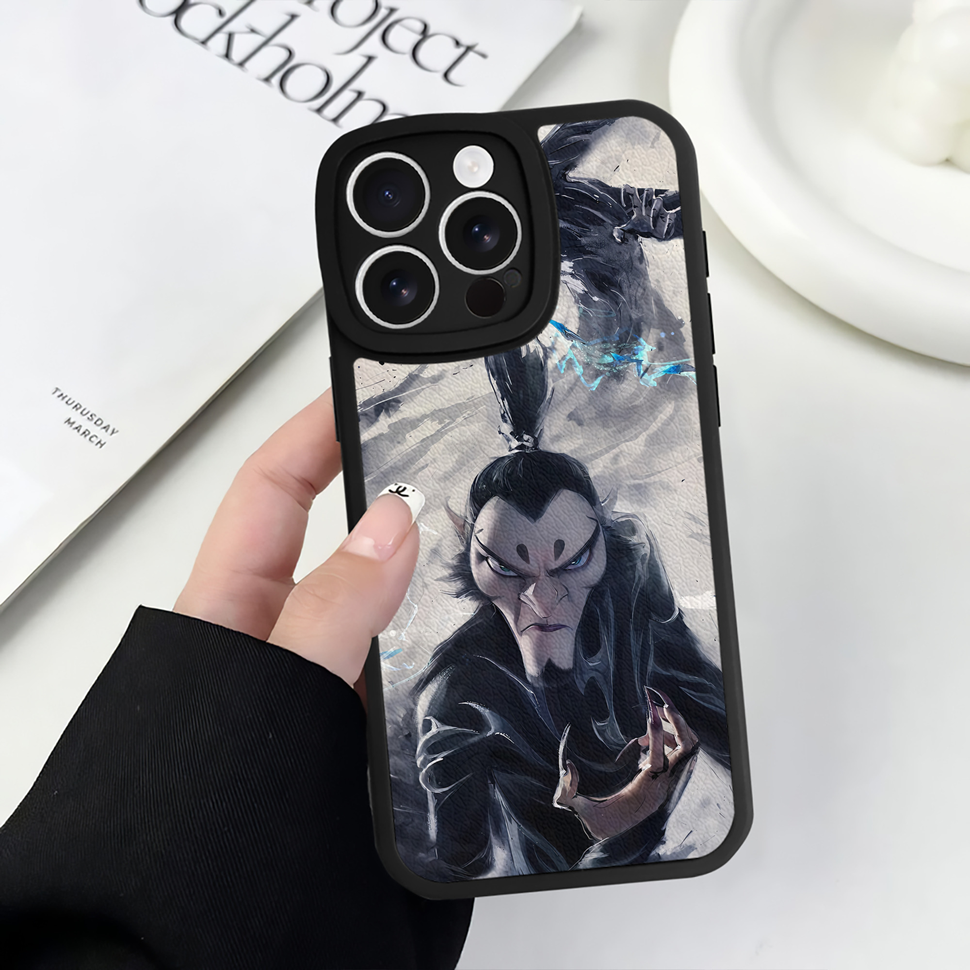 （画像用） Ne Zha 2 ナタ 魔童の大暴れ 【iPhone 16シリーズ対応】シリコンスマホケース（レザー調） 材質：シリコン